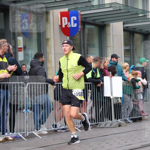 05.10.2025 - 20. swb-Marathon Bremen Strokosch-Dieckow http://msf.ph/oto/9234510 05.10.2025 10:43:32 Ziel 9170, 9270, 9865, 10559, 10652, 10780, 11256, 11316, 11503, 11683, 9170, 9270, 9865, 10559, 10652, 10780, 11256, 11316, 11503, 11683 meine-sportfotos.de