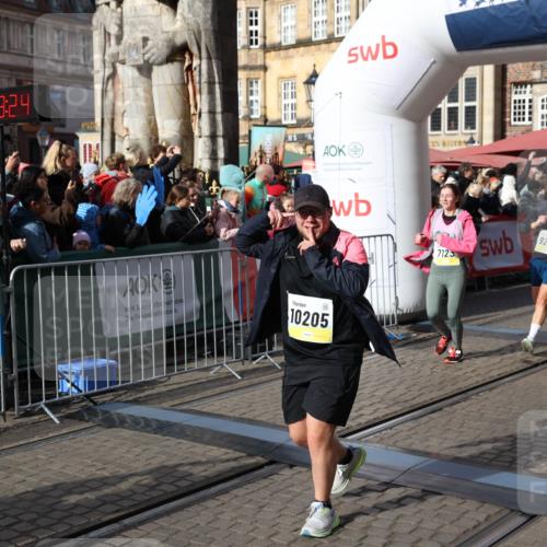 05.10.2025 - 20. swb-Marathon Bremen Yannick Fuchs http://msf.ph/oto/9234519 05.10.2025 11:04:13 Ziel 7123, 7789, 9275, 9398, 10205, 10551, 11183, 11609, 11611 meine-sportfotos.de