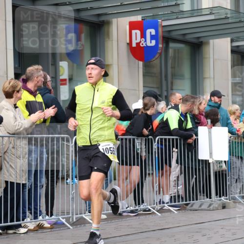 05.10.2025 - 20. swb-Marathon Bremen Strokosch-Dieckow http://msf.ph/oto/9234520 05.10.2025 10:43:33 Ziel 9170, 9270, 9614, 9865, 10351, 10559, 10652, 10780, 11256, 11316, 11503, 11683, 9170, 9270, 9614, 9865, 10351, 10559, 10652, 10780, 11256, 11316, 11503, 11683 meine-sportfotos.de