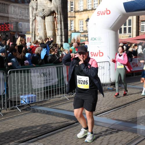 05.10.2025 - 20. swb-Marathon Bremen Yannick Fuchs http://msf.ph/oto/9234532 05.10.2025 11:04:14 Ziel 7123, 7789, 9275, 9398, 10205, 10551, 10853, 11102, 11611 meine-sportfotos.de