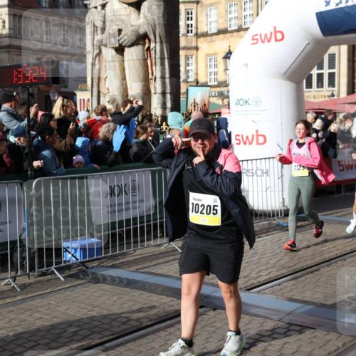05.10.2025 - 20. swb-Marathon Bremen Yannick Fuchs http://msf.ph/oto/9234550 05.10.2025 11:04:14 Ziel 7123, 7789, 9275, 9398, 10205, 10551, 10853, 11102, 11611 meine-sportfotos.de