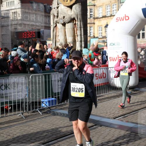 05.10.2025 - 20. swb-Marathon Bremen Yannick Fuchs http://msf.ph/oto/9234558 05.10.2025 11:04:14 Ziel 7123, 7789, 9275, 9398, 10205, 10551, 10853, 11102, 11611 meine-sportfotos.de