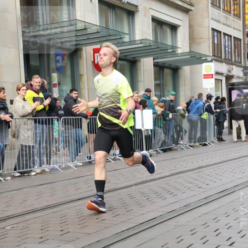 05.10.2025 - 20. swb-Marathon Bremen Strokosch-Dieckow http://msf.ph/oto/9234579 05.10.2025 10:43:37 Ziel 9170, 9270, 9614, 9865, 9919, 10351, 10559, 10649, 10652, 10780, 11256, 11316, 11503, 11683, 9170, 9270, 9614, 9865, 9919, 10351, 10559, 10649, 10652, 10780, 11256, 11316, 11503, 11683 meine-sportfotos.de