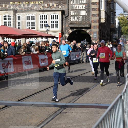 05.10.2025 - 20. swb-Marathon Bremen Yannick Fuchs http://msf.ph/oto/9234640 05.10.2025 11:04:16 Ziel 7123, 7789, 9275, 9398, 10098, 10205, 10551, 10853, 11001, 11077, 11102, 11611, 11685 meine-sportfotos.de
