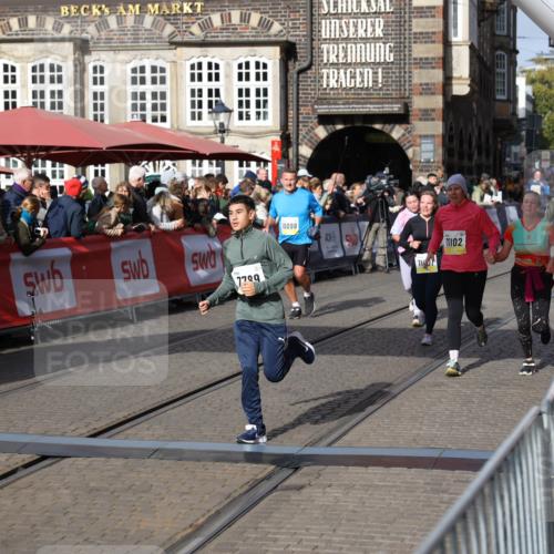 05.10.2025 - 20. swb-Marathon Bremen Yannick Fuchs http://msf.ph/oto/9234646 05.10.2025 11:04:16 Ziel 7123, 7789, 9275, 9398, 10098, 10205, 10551, 10853, 11001, 11077, 11102, 11611, 11685 meine-sportfotos.de