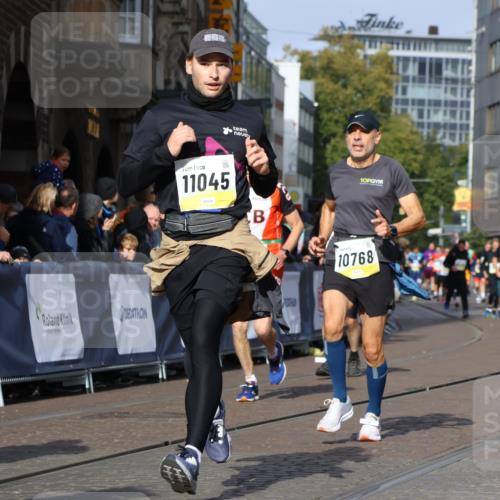 05.10.2025 - 20. swb-Marathon Bremen Strokosch-Dieckow http://msf.ph/oto/9234670 05.10.2025 10:54:34 Ziel 9367, 10174, 10178, 10296, 10768, 11045, 11089, 11321, 11694 meine-sportfotos.de