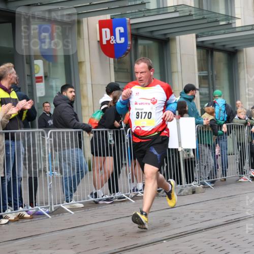 05.10.2025 - 20. swb-Marathon Bremen Strokosch-Dieckow http://msf.ph/oto/9234713 05.10.2025 10:43:44 Ziel 9170, 9614, 9865, 9919, 10044, 10348, 10351, 10649, 10652, 10780, 10816, 11256, 11316, 11503, 11645, 11648, 11683, 9170, 9614, 9865, 9919, 10044, 10348, 10351, 10649, 10652, 10780, 10816, 11256, 11316, 11503, 11645, 11648, 11683 meine-sportfotos.de
