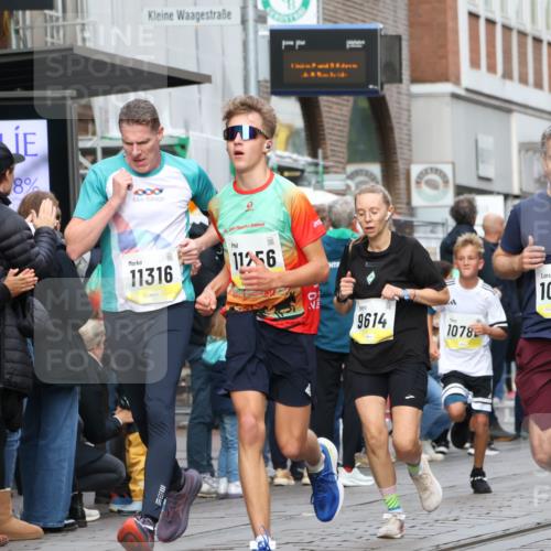 05.10.2025 - 20. swb-Marathon Bremen Strokosch-Dieckow http://msf.ph/oto/9234755 05.10.2025 10:43:47 Ziel 9170, 9614, 9865, 9919, 10044, 10348, 10351, 10649, 10652, 10780, 10816, 11256, 11316, 11503, 11645, 11648, 11659, 11683, 9170, 9614, 9865, 9919, 10044, 10348, 10351, 10649, 10652, 10780, 10816, 11256, 11316, 11503, 11645, 11648, 11659, 11683 meine-sportfotos.de