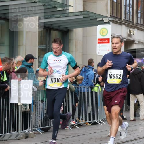 05.10.2025 - 20. swb-Marathon Bremen Strokosch-Dieckow http://msf.ph/oto/9234814 05.10.2025 10:43:49 Ziel 9614, 9865, 9919, 10044, 10348, 10351, 10649, 10652, 10780, 10816, 11256, 11316, 11503, 11645, 11648, 11659, 9614, 9865, 9919, 10044, 10348, 10351, 10649, 10652, 10780, 10816, 11256, 11316, 11503, 11645, 11648, 11659 meine-sportfotos.de