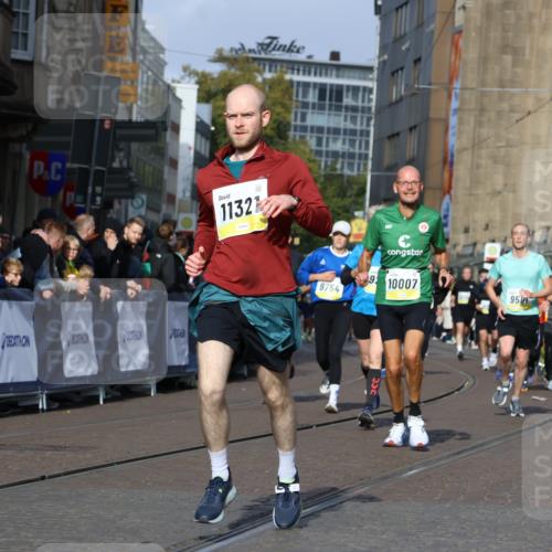 05.10.2025 - 20. swb-Marathon Bremen Strokosch-Dieckow http://msf.ph/oto/9234816 05.10.2025 10:54:40 Ziel 8326, 9282, 9295, 9591, 9754, 9776, 10007, 10174, 11321, 11694 meine-sportfotos.de