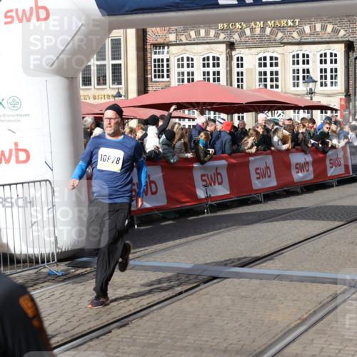 05.10.2025 - 20. swb-Marathon Bremen Yannick Fuchs http://msf.ph/oto/9234838 05.10.2025 11:04:22 Ziel 7789, 9448, 10098, 10853, 11001, 11077, 11102, 11685 meine-sportfotos.de