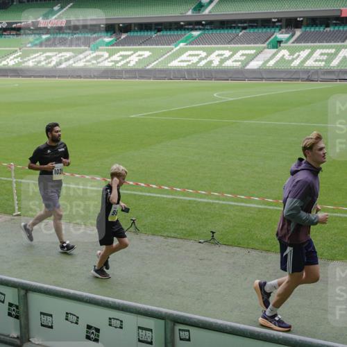 05.10.2025 - 20. swb-Marathon Bremen Michael Burmester http://msf.ph/oto/9234868 05.10.2025 10:32:13 Laufen im Stadion 7193, 8118, 8326, 8333, 8888, 9176, 9226, 9238, 9256, 9268, 9284, 9313, 9415, 9427, 9436, 9439, 9456, 9514, 9517, 9581, 9621, 9701, 9776, 9807, 9830, 9834, 9868, 9871, 9903, 9956, 9957, 9985, 10014, 10019, 10020, 10029, 10038, 10057, 10064, 10075, 10128, 10206, 10215, 10226, 10242, 10262, 10296, 10310, 10327, 10335, 10369, 10385, 10388, 10416, 10460, 10468, 10616, 10662, 10719, 10785, 7251, 9004, 9172, 9196, 9252, 9287, 9337, 9431, 9457, 9506, 10222 meine-sportfotos.de