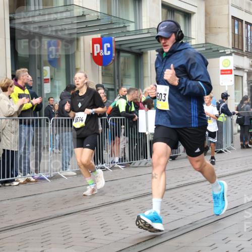 05.10.2025 - 20. swb-Marathon Bremen Strokosch-Dieckow http://msf.ph/oto/9234869 05.10.2025 10:43:51 Ziel 9614, 9919, 10044, 10348, 10351, 10649, 10652, 10666, 10780, 10816, 11316, 11503, 11645, 11648, 11659, 9614, 9919, 10044, 10348, 10351, 10649, 10652, 10666, 10780, 10816, 11316, 11503, 11645, 11648, 11659 meine-sportfotos.de