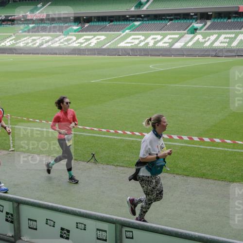 05.10.2025 - 20. swb-Marathon Bremen Michael Burmester http://msf.ph/oto/9234901 05.10.2025 10:32:15 Laufen im Stadion 7165, 7193, 8118, 8326, 8333, 8888, 9176, 9226, 9238, 9256, 9268, 9284, 9313, 9415, 9427, 9436, 9439, 9456, 9514, 9517, 9581, 9621, 9701, 9776, 9807, 9830, 9834, 9868, 9871, 9903, 9956, 9957, 9985, 10014, 10019, 10020, 10029, 10038, 10057, 10064, 10075, 10128, 10206, 10215, 10226, 10242, 10262, 10296, 10310, 10327, 10335, 10369, 10385, 10388, 10416, 10460, 10468, 10487, 10616, 10662, 10719, 10785, 7251, 9004, 9172, 9196, 9252, 9287, 9337, 9431, 9457, 9506, 9903, 10222 meine-sportfotos.de