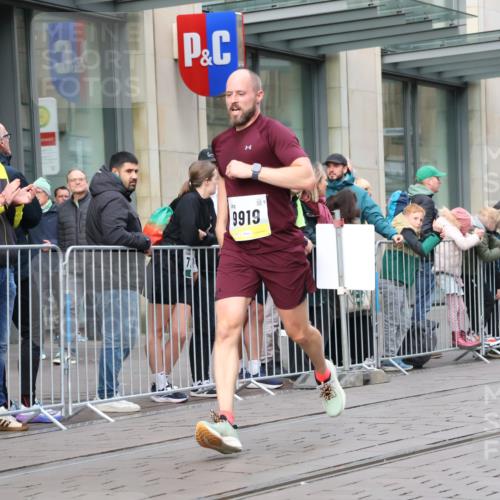 05.10.2025 - 20. swb-Marathon Bremen Strokosch-Dieckow http://msf.ph/oto/9234906 05.10.2025 10:43:53 Ziel 9361, 9614, 9919, 10044, 10348, 10351, 10649, 10652, 10666, 10780, 10816, 11316, 11503, 11645, 11648, 11659, 9361, 9614, 9919, 10044, 10348, 10351, 10649, 10652, 10666, 10780, 10816, 11316, 11503, 11645, 11648, 11659 meine-sportfotos.de