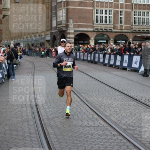 05.10.2025 - 20. swb-Marathon Bremen Yannick Fuchs http://msf.ph/oto/9235041 05.10.2025 10:35:43 Ziel 9596, 9697, 10538, 11341 meine-sportfotos.de