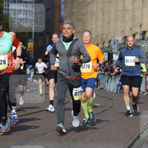 05.10.2025 - 20. swb-Marathon Bremen Strokosch-Dieckow http://msf.ph/oto/9235050 05.10.2025 10:54:47 Ziel 8326, 9282, 9295, 9436, 9560, 9591, 9754, 9776, 10007, 10024, 10232, 10233, 10487, 10609, 10770, 11163, 11276, 11373 meine-sportfotos.de