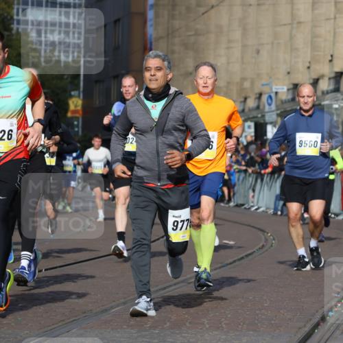 05.10.2025 - 20. swb-Marathon Bremen Strokosch-Dieckow http://msf.ph/oto/9235055 05.10.2025 10:54:47 Ziel 8326, 9282, 9295, 9436, 9560, 9591, 9754, 9776, 10007, 10024, 10232, 10233, 10487, 10609, 10770, 11163, 11276, 11373 meine-sportfotos.de
