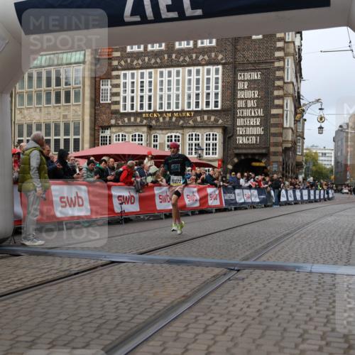 05.10.2025 - 20. swb-Marathon Bremen Yannick Fuchs http://msf.ph/oto/9235103 05.10.2025 10:36:00 Ziel 10372 meine-sportfotos.de
