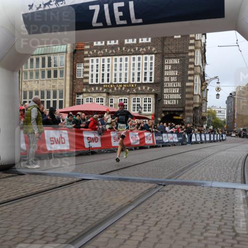 05.10.2025 - 20. swb-Marathon Bremen Yannick Fuchs http://msf.ph/oto/9235104 05.10.2025 10:36:00 Ziel 10372 meine-sportfotos.de