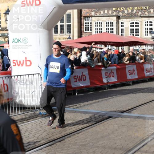 05.10.2025 - 20. swb-Marathon Bremen Yannick Fuchs http://msf.ph/oto/9235108 05.10.2025 11:04:22 Ziel 7789, 9448, 10098, 10853, 11001, 11077, 11102, 11685 meine-sportfotos.de