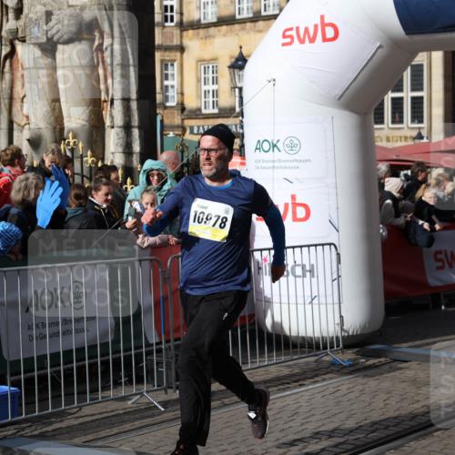 05.10.2025 - 20. swb-Marathon Bremen Yannick Fuchs http://msf.ph/oto/9235113 05.10.2025 11:04:22 Ziel 7789, 9448, 10098, 10853, 11001, 11077, 11102, 11685 meine-sportfotos.de