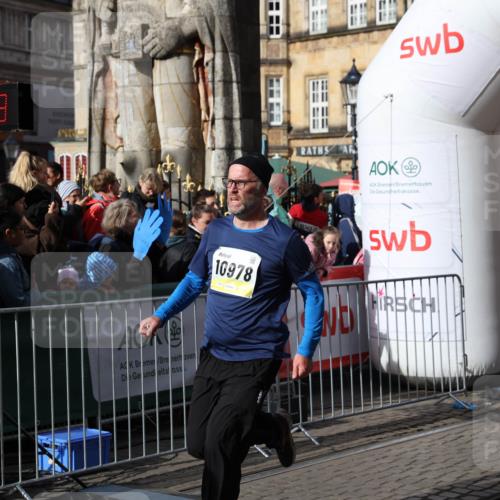 05.10.2025 - 20. swb-Marathon Bremen Yannick Fuchs http://msf.ph/oto/9235119 05.10.2025 11:04:22 Ziel 7789, 9448, 10098, 10853, 11001, 11077, 11102, 11685 meine-sportfotos.de
