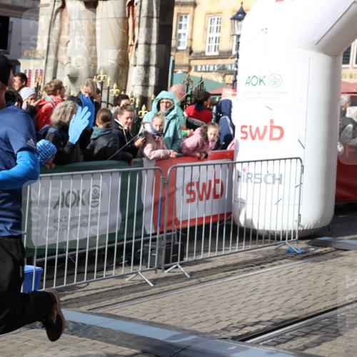 05.10.2025 - 20. swb-Marathon Bremen Yannick Fuchs http://msf.ph/oto/9235121 05.10.2025 11:04:23 Ziel 7789, 9448, 9537, 10098, 10853, 11001, 11077, 11102, 11685 meine-sportfotos.de