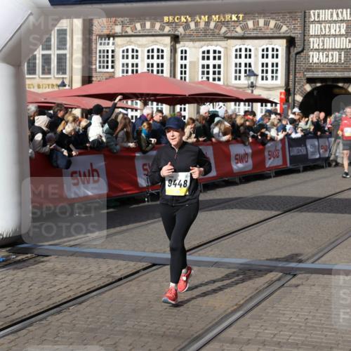 05.10.2025 - 20. swb-Marathon Bremen Yannick Fuchs http://msf.ph/oto/9235136 05.10.2025 11:04:24 Ziel 9448, 9537, 10098, 10853, 11001, 11077, 11102, 11685 meine-sportfotos.de