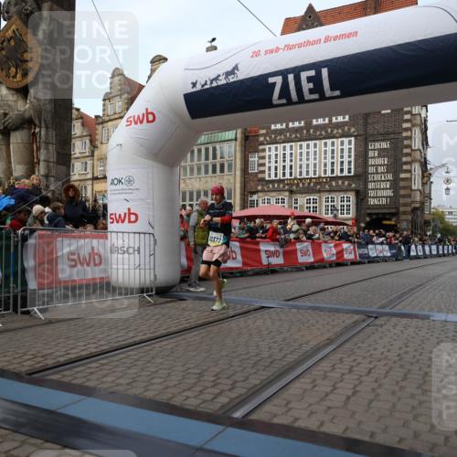 05.10.2025 - 20. swb-Marathon Bremen Yannick Fuchs http://msf.ph/oto/9235140 05.10.2025 10:36:01 Ziel 10372 meine-sportfotos.de