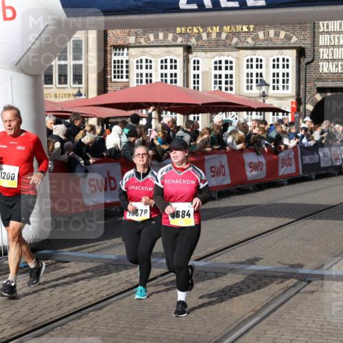 05.10.2025 - 20. swb-Marathon Bremen Yannick Fuchs http://msf.ph/oto/9235164 05.10.2025 11:04:30 Ziel 9448, 9537, 9684, 10678, 11200 meine-sportfotos.de