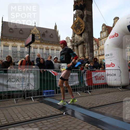 05.10.2025 - 20. swb-Marathon Bremen Yannick Fuchs http://msf.ph/oto/9235169 05.10.2025 10:36:02 Ziel 10372 meine-sportfotos.de