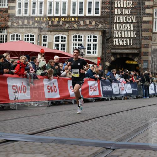 05.10.2025 - 20. swb-Marathon Bremen Yannick Fuchs http://msf.ph/oto/9235178 05.10.2025 10:36:13 Ziel 11188 meine-sportfotos.de
