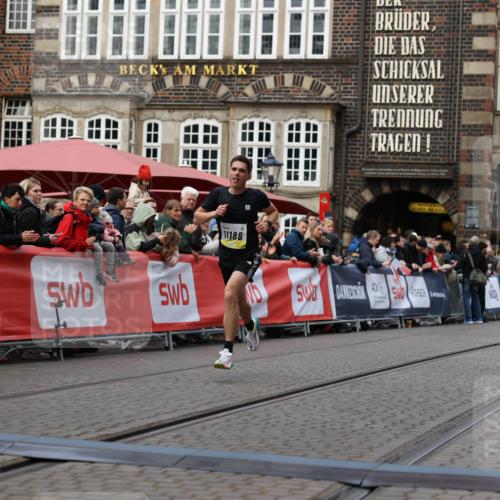 05.10.2025 - 20. swb-Marathon Bremen Yannick Fuchs http://msf.ph/oto/9235185 05.10.2025 10:36:13 Ziel 11188 meine-sportfotos.de