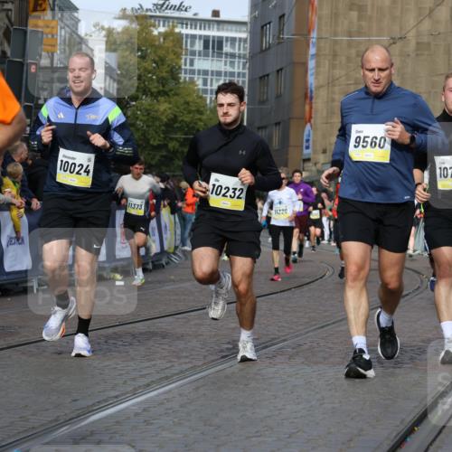 05.10.2025 - 20. swb-Marathon Bremen Strokosch-Dieckow http://msf.ph/oto/9235189 05.10.2025 10:54:51 Ziel 8326, 9427, 9436, 9560, 9570, 9776, 10024, 10231, 10232, 10233, 10487, 10609, 10770, 11163, 11276, 11320, 11373, 11470 meine-sportfotos.de
