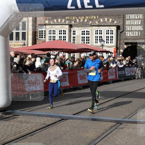 05.10.2025 - 20. swb-Marathon Bremen Yannick Fuchs http://msf.ph/oto/9235196 05.10.2025 11:04:34 Ziel 9684, 10439, 10483, 10678, 11044, 11200 meine-sportfotos.de