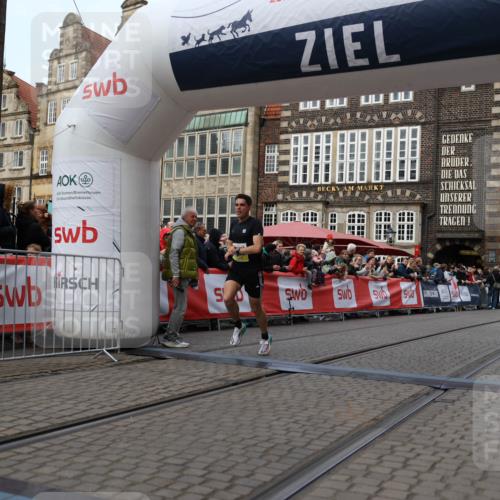 05.10.2025 - 20. swb-Marathon Bremen Yannick Fuchs http://msf.ph/oto/9235211 05.10.2025 10:36:14 Ziel 11188 meine-sportfotos.de