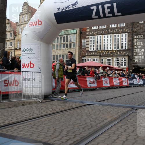 05.10.2025 - 20. swb-Marathon Bremen Yannick Fuchs http://msf.ph/oto/9235216 05.10.2025 10:36:14 Ziel 11188 meine-sportfotos.de
