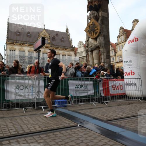 05.10.2025 - 20. swb-Marathon Bremen Yannick Fuchs http://msf.ph/oto/9235217 05.10.2025 10:36:16 Ziel 11188 meine-sportfotos.de