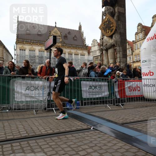 05.10.2025 - 20. swb-Marathon Bremen Yannick Fuchs http://msf.ph/oto/9235220 05.10.2025 10:36:16 Ziel 11188 meine-sportfotos.de