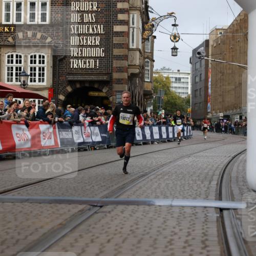 05.10.2025 - 20. swb-Marathon Bremen Yannick Fuchs http://msf.ph/oto/9235238 05.10.2025 10:36:27 Ziel 11013 meine-sportfotos.de