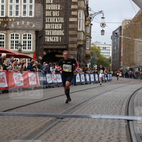 05.10.2025 - 20. swb-Marathon Bremen Yannick Fuchs http://msf.ph/oto/9235240 05.10.2025 10:36:27 Ziel 11013 meine-sportfotos.de