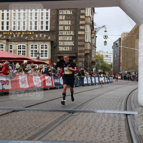 05.10.2025 - 20. swb-Marathon Bremen Yannick Fuchs http://msf.ph/oto/9235251 05.10.2025 10:36:28 Ziel 11013 meine-sportfotos.de