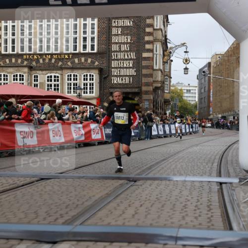 05.10.2025 - 20. swb-Marathon Bremen Yannick Fuchs http://msf.ph/oto/9235259 05.10.2025 10:36:28 Ziel 11013 meine-sportfotos.de