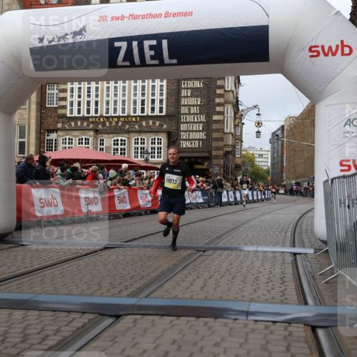 05.10.2025 - 20. swb-Marathon Bremen Yannick Fuchs http://msf.ph/oto/9235272 05.10.2025 10:36:28 Ziel 11013 meine-sportfotos.de