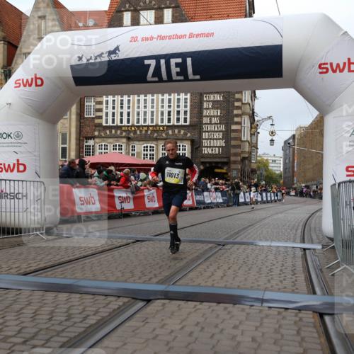 05.10.2025 - 20. swb-Marathon Bremen Yannick Fuchs http://msf.ph/oto/9235284 05.10.2025 10:36:29 Ziel 11013, 11185 meine-sportfotos.de