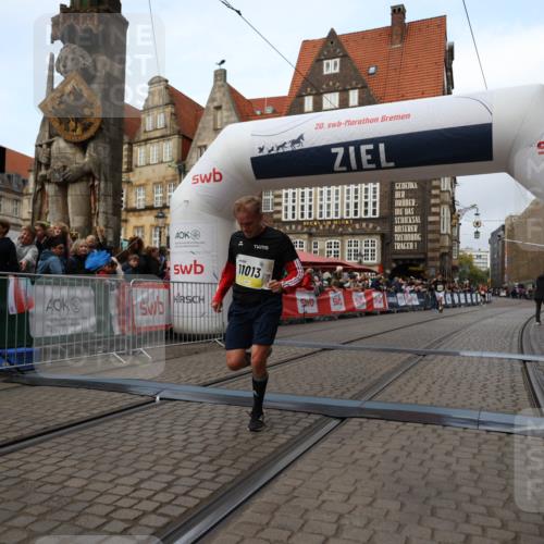05.10.2025 - 20. swb-Marathon Bremen Yannick Fuchs http://msf.ph/oto/9235294 05.10.2025 10:36:29 Ziel 11013, 11185 meine-sportfotos.de