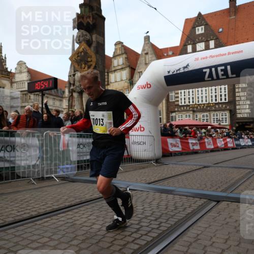 05.10.2025 - 20. swb-Marathon Bremen Yannick Fuchs http://msf.ph/oto/9235300 05.10.2025 10:36:30 Ziel 11013, 11185 meine-sportfotos.de