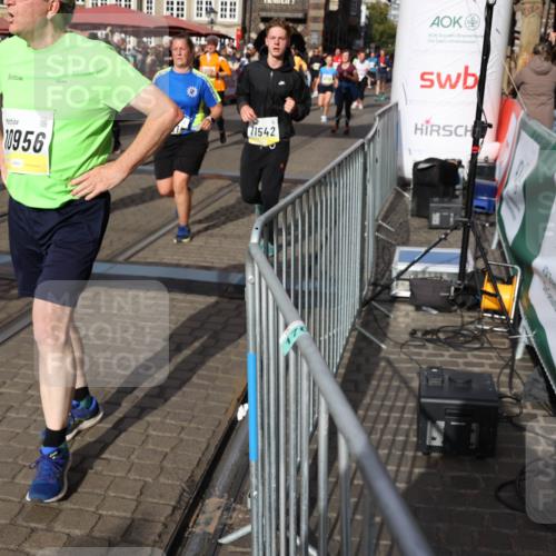 05.10.2025 - 20. swb-Marathon Bremen Yannick Fuchs http://msf.ph/oto/9235310 05.10.2025 11:04:44 Ziel 8111, 9394, 9610, 9750, 9915, 10278, 10485, 10531, 10532, 10674, 10869, 10956, 11196, 11542, 11704 meine-sportfotos.de