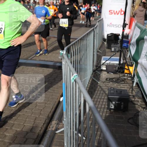 05.10.2025 - 20. swb-Marathon Bremen Yannick Fuchs http://msf.ph/oto/9235315 05.10.2025 11:04:44 Ziel 8111, 9394, 9610, 9750, 9915, 10278, 10485, 10531, 10532, 10674, 10869, 10956, 11196, 11542, 11704 meine-sportfotos.de